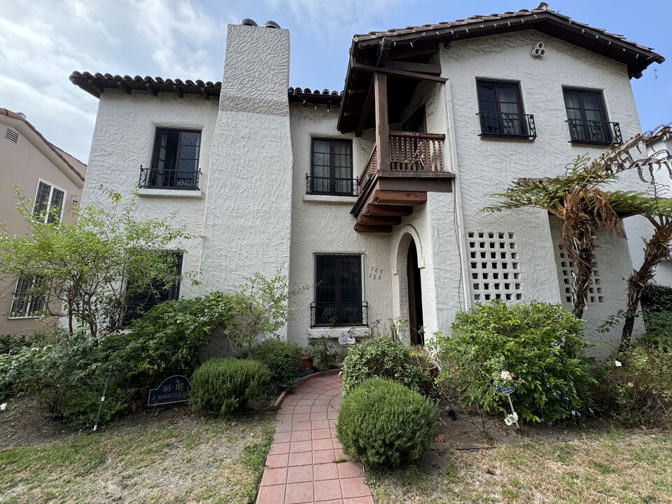 165 N Mansfield Ave in Los Angeles, CA - Foto de edificio