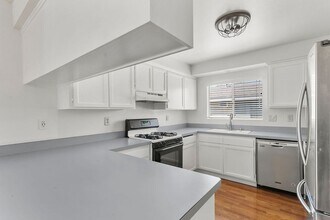 236 S Shaffer St in Orange, CA - Foto de edificio - Building Photo