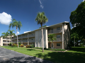 Tregate East in Sarasota, FL - Building Photo - Building Photo