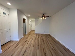 8164 Crystal Walk Cir in Elk Grove, CA - Foto de edificio - Building Photo