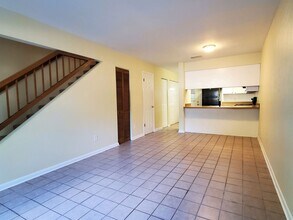 2207 SW 39 Dr in Gainesville, FL - Foto de edificio - Building Photo