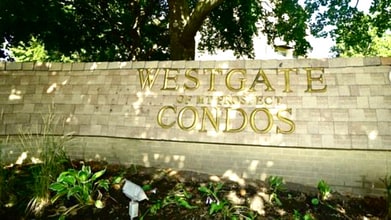 290 N Westgate Rd, Unit 409 in Mount Prospect, IL - Building Photo - Building Photo