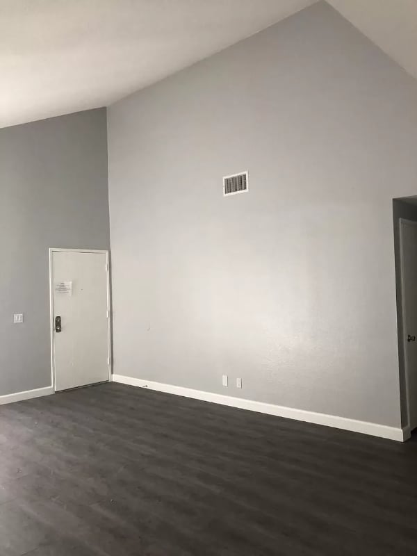 21107 Vía Santiago in Yorba Linda, CA - Foto de edificio - Building Photo