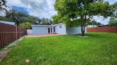 12535 NE Miami Pl in North Miami, FL - Building Photo - Building Photo