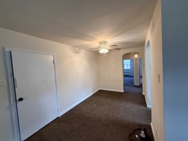 904 E Upsal St in Philadelphia, PA - Building Photo