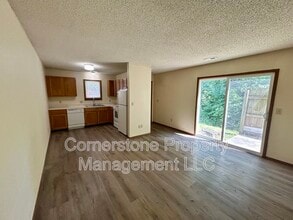 817 Maple Ln in Eudora, KS - Building Photo - Building Photo