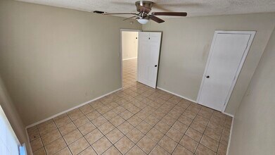6326 Queens Castle, Unit 1 in San Antonio, TX - Building Photo - Building Photo