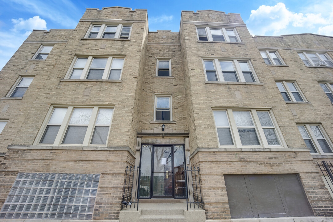 2747 N Kilbourn Ave in Chicago, IL - Building Photo