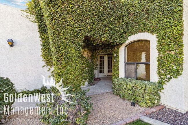 2441 E Rancho Dr in Phoenix, AZ - Foto de edificio - Building Photo