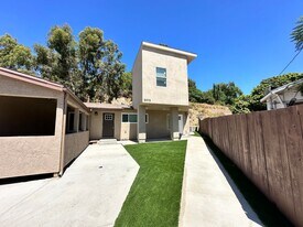 5978 Baja Dr in San Diego, CA - Building Photo