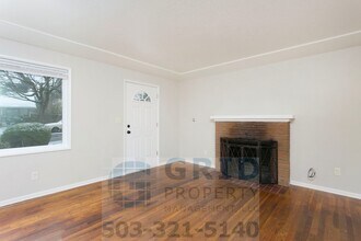 935 NE 91st Ave in Portland, OR - Building Photo - Building Photo