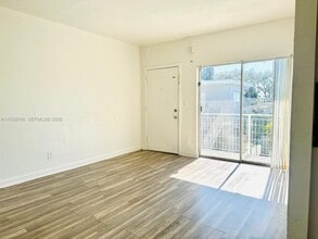 1951 NE 167th St in North Miami Beach, FL - Building Photo - Building Photo