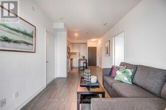 5180 Yonge St in Toronto, ON - Building Photo - Building Photo