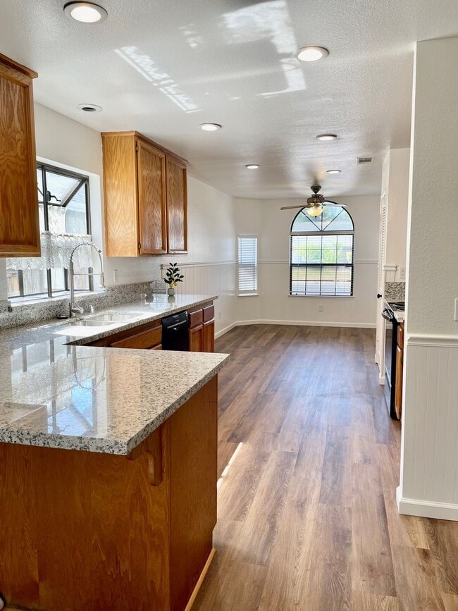 5205 Laguna Park Dr in Elk Grove, CA - Building Photo - Building Photo