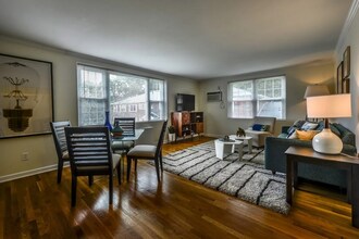 8 Captain Parker Arms in Lexington, MA - Building Photo - Building Photo