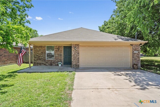 1202 E Ave F in Lampasas, TX - Building Photo - Building Photo