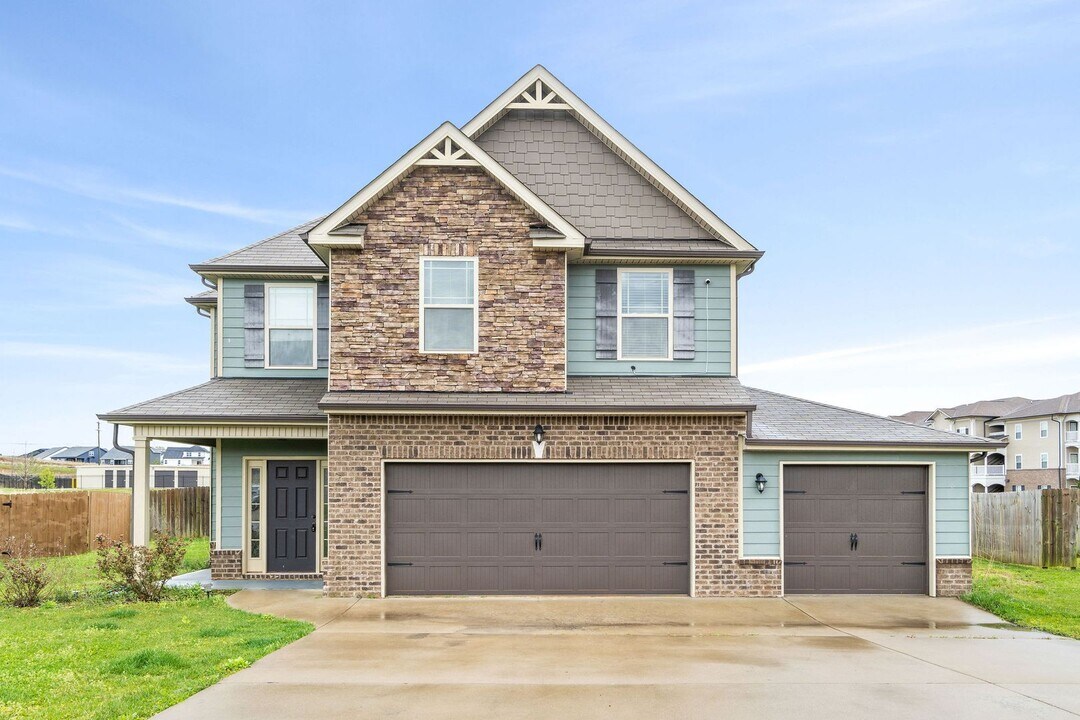 2147 Bandera Dr in Clarksville, TN - Building Photo