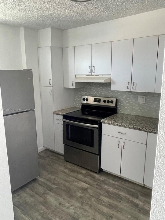 2903 NE 163rd St, Unit 807 in North Miami Beach, FL - Building Photo