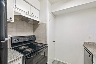 10101 Forum Park Dr in Houston, TX - Building Photo - Building Photo