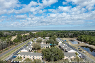 Eastwood Oaks Apartments in Hilliard, FL - Foto de edificio - Building Photo