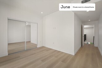 Private bedroom in 5 bed/5 bath Home in Los Angeles, CA - Building Photo - Building Photo