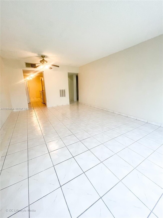 9210 Fontainebleau Blvd in Miami, FL - Building Photo - Building Photo