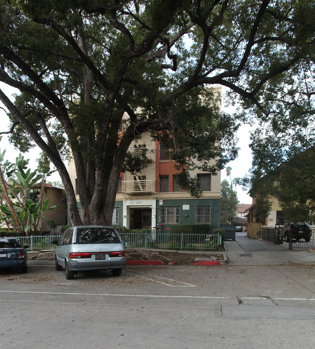 Gramercy Club Apartments in Los Angeles, CA - Building Photo - Building Photo