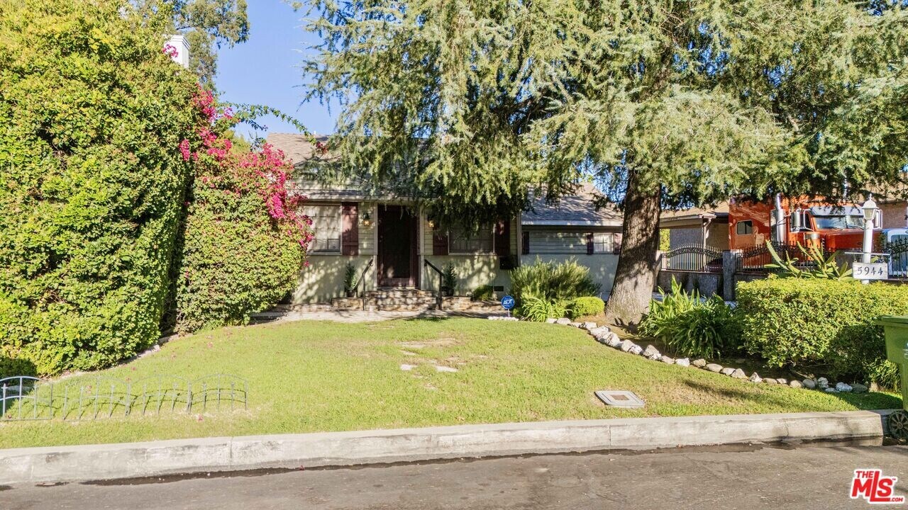 5944 Irvine Ave in Los Angeles, CA - Building Photo