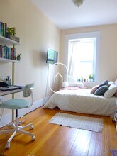 15 Alton Pl, Unit a in Brookline, MA - Foto de edificio - Building Photo