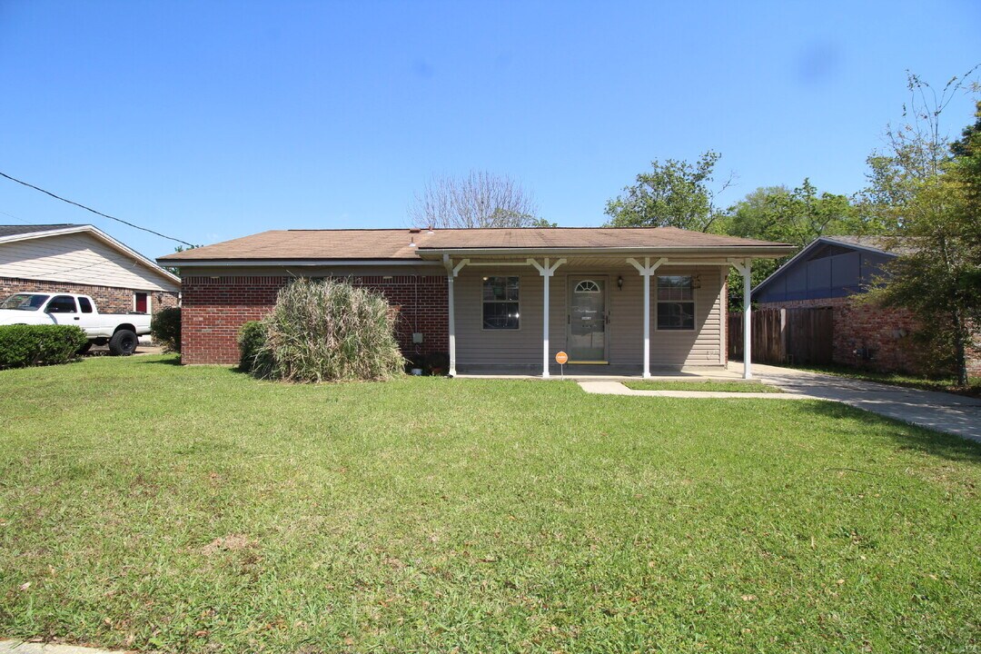 7100 Santa Barbara St in Pensacola, FL - Building Photo
