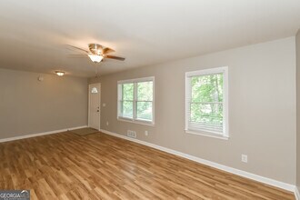 2350 Shancey Ln in College Park, GA - Building Photo - Building Photo
