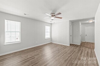 8818 Sharonbrook Dr in Charlotte, NC - Building Photo - Building Photo