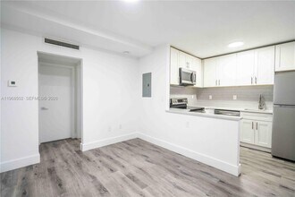 1950 NW 2nd Ct in Miami, FL - Building Photo - Building Photo