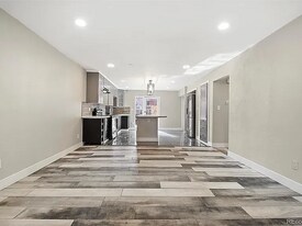 7050 W Cedar Ave in Lakewood, CO - Building Photo