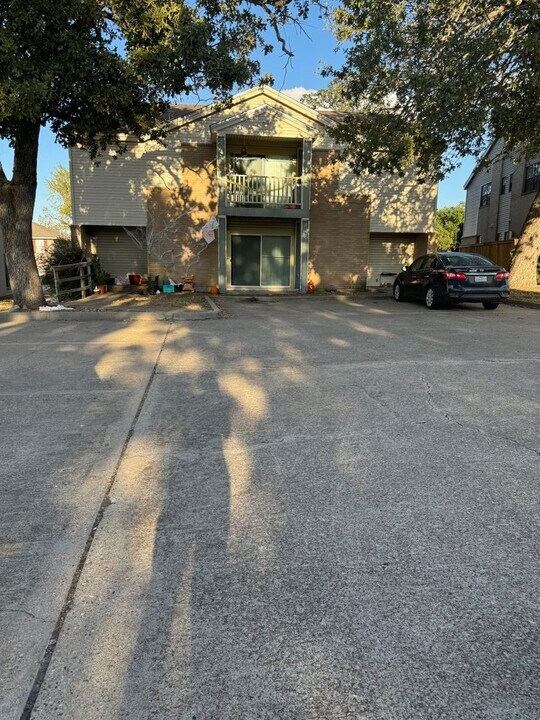 AVAILABLE AUGUST 1ST 2 Bedroom 2 Bathroom Apartment Near Bus Route in College Station, TX - Foto de edificio