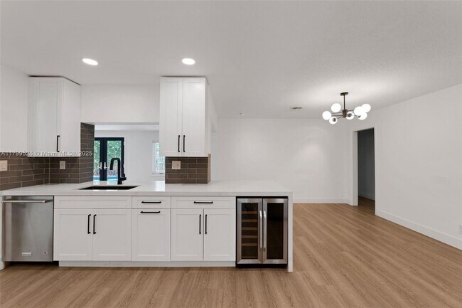 6341 NE 22nd Ave in Fort Lauderdale, FL - Building Photo - Building Photo
