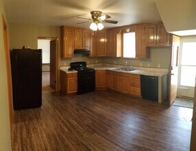 400 SW Lindenwood Ave in Topeka, KS - Building Photo - Building Photo