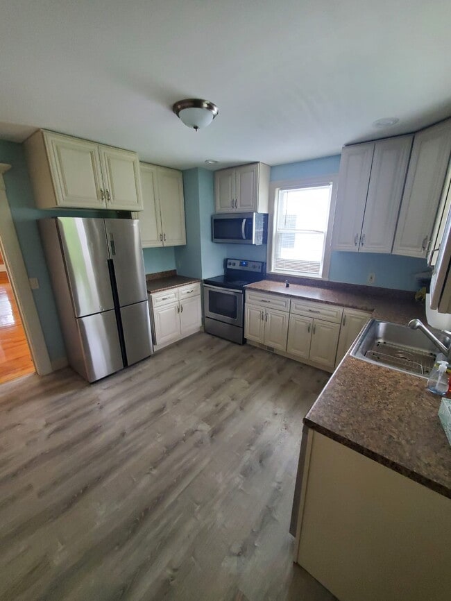 19 Pleasant St in Westfield, MA - Building Photo - Building Photo