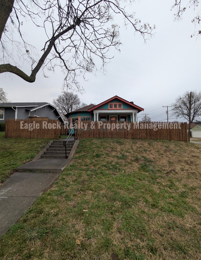 property at 1701 W Cameron St