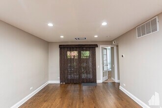 2036 N Larrabee St, Unit 8302 in Chicago, IL - Foto de edificio - Building Photo