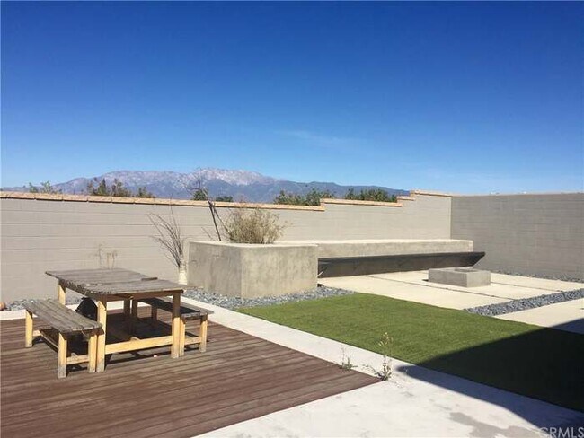 15774 Willow Dr in Fontana, CA - Building Photo - Building Photo