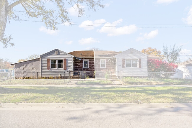 1522 W 9th St in Waterloo, IA - Foto de edificio - Building Photo