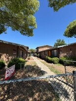 810 S Court St in Visalia, CA - Building Photo