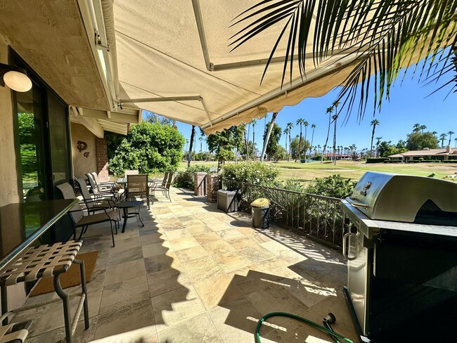 222 Serena Dr in Palm Desert, CA - Foto de edificio - Building Photo
