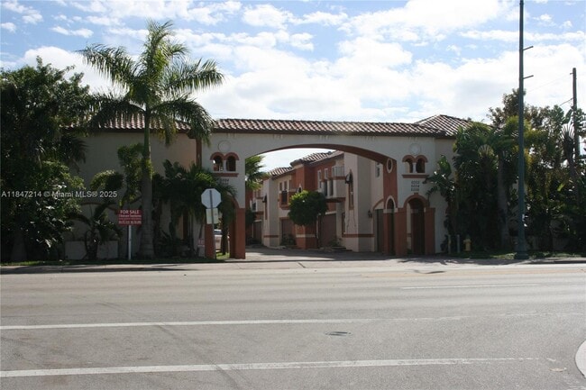 6006 SW 8th St in West Miami, FL - Building Photo - Building Photo