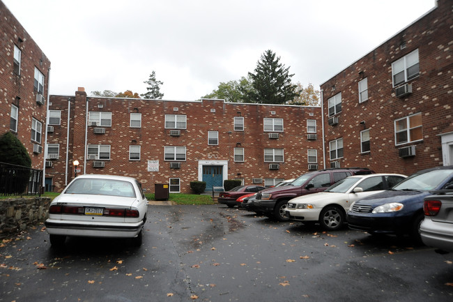 Crittenden Manor Apartments in Philadelphia, PA - Building Photo - Building Photo