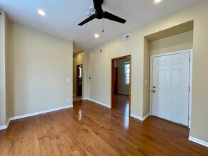 2028 N Hamlin Ave in Chicago, IL - Building Photo - Building Photo