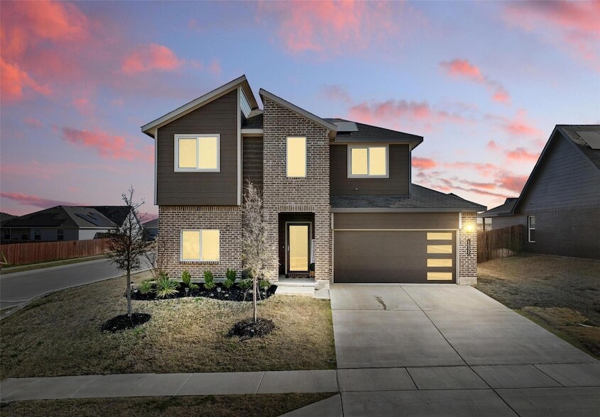 1532 Battery Pk Dr in Alvarado, TX - Building Photo