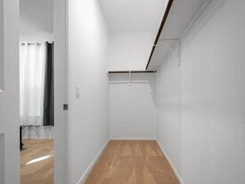 10222 Clearwick St in Houston, TX - Building Photo