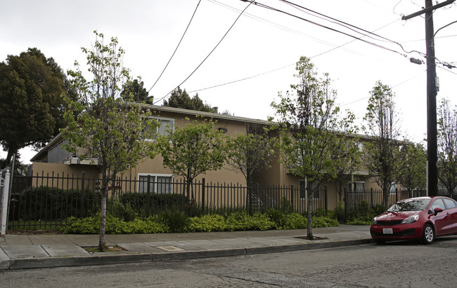 9500-9510 Sunnyside St in Oakland, CA - Building Photo - Building Photo